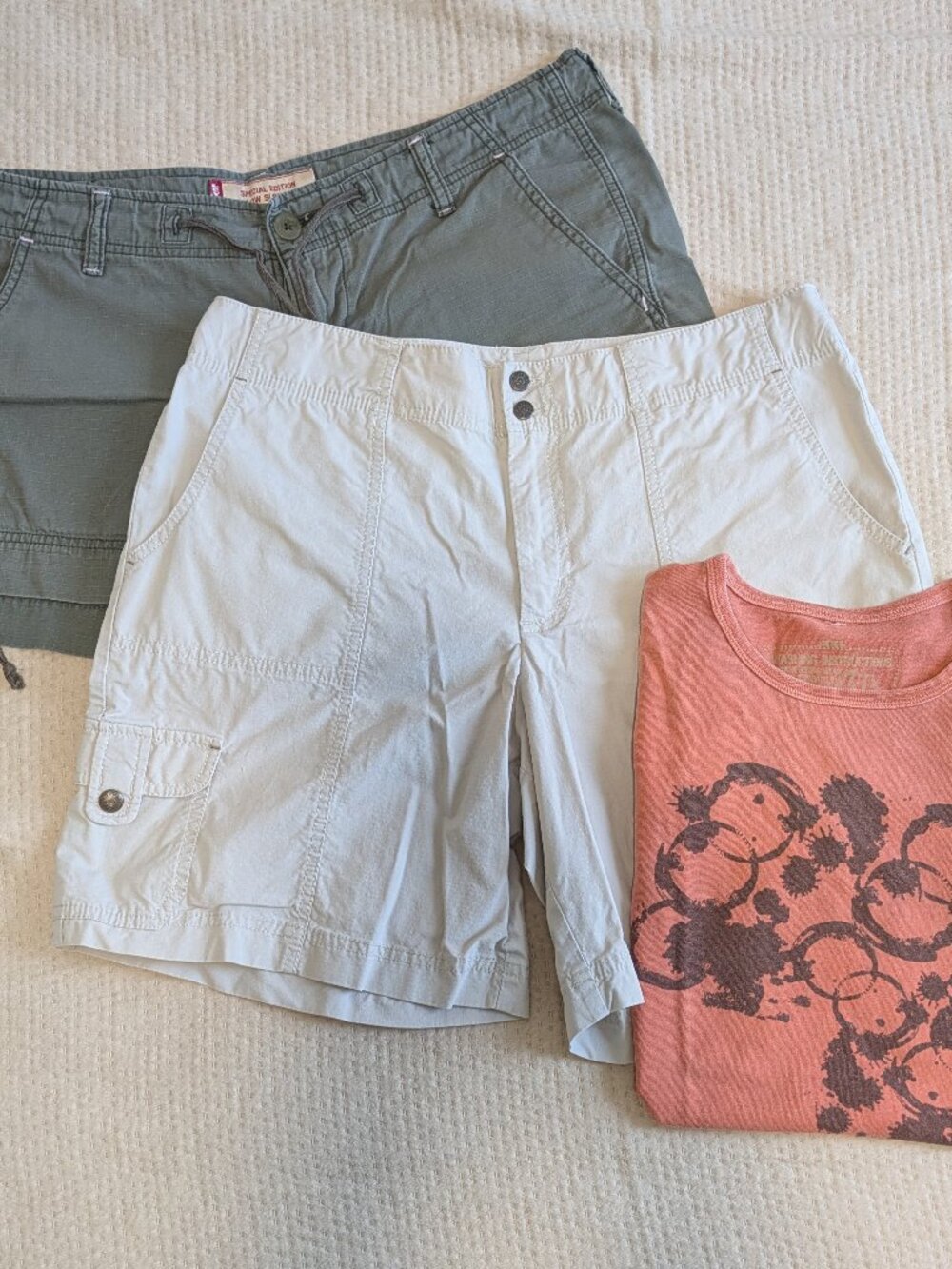 👖 Shorts & Tee Bundle - Levi's Shorts + Eddie Bauer Shorts + African T-Shirt